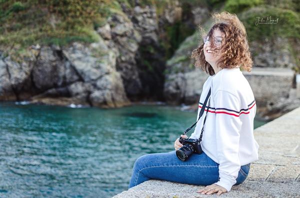 Ein Shooting-Bild mit Menschen und/oder Tieren inmitten wunderschöner Natur.