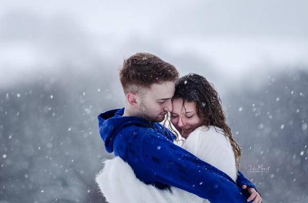 Ein Shooting-Bild mit Menschen und/oder Tieren inmitten wunderschöner Natur.